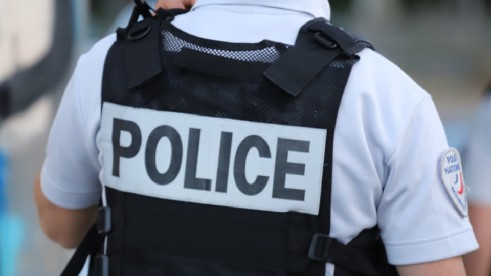 Il venait de terminer son service : un policier pris pour cible en pleine nuit pr&egrave;s de Lyon