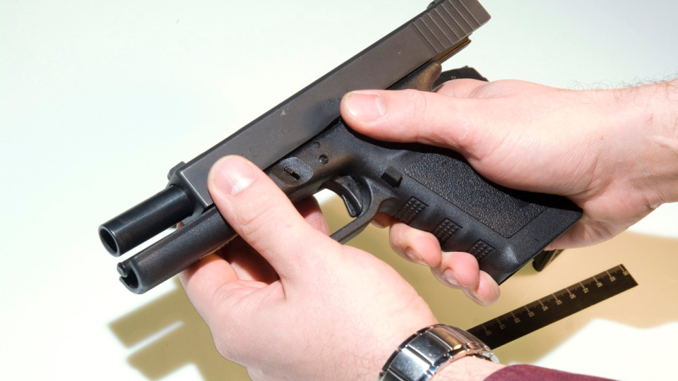 Rh&ocirc;ne : un jeune de 18 ans commandait des armes sur le darknet, un arsenal d&eacute;couvert dans sa chambre