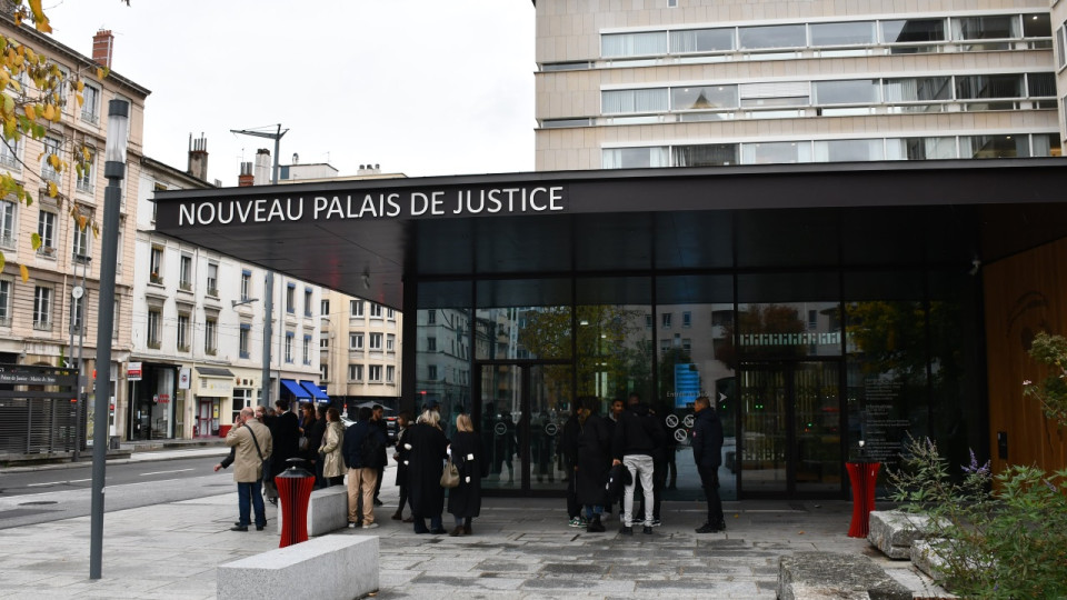 Lyon : importante fuite d&rsquo;eau au palais de justice, les pompiers mobilis&eacute;s depuis l&rsquo;aube