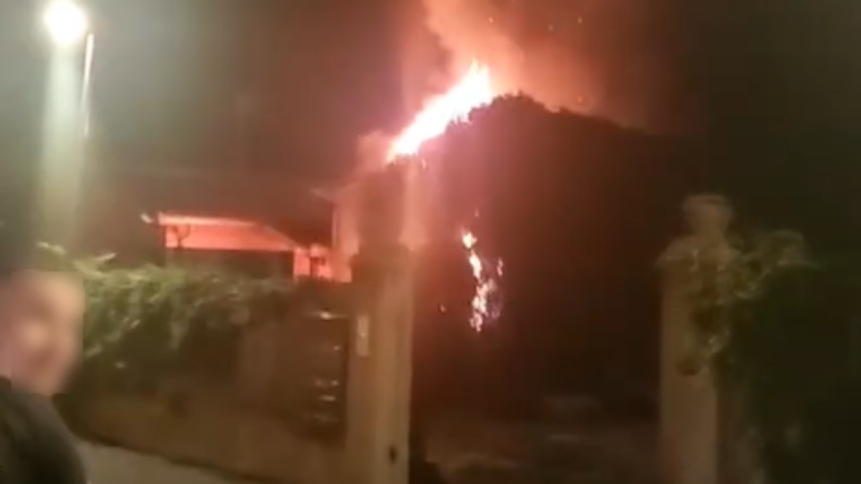 Villeurbanne : une voiture incendi&eacute;e au cocktail Molotov, la pol&eacute;mique antis&eacute;mite en Tha&iuml;lande en toile de fond