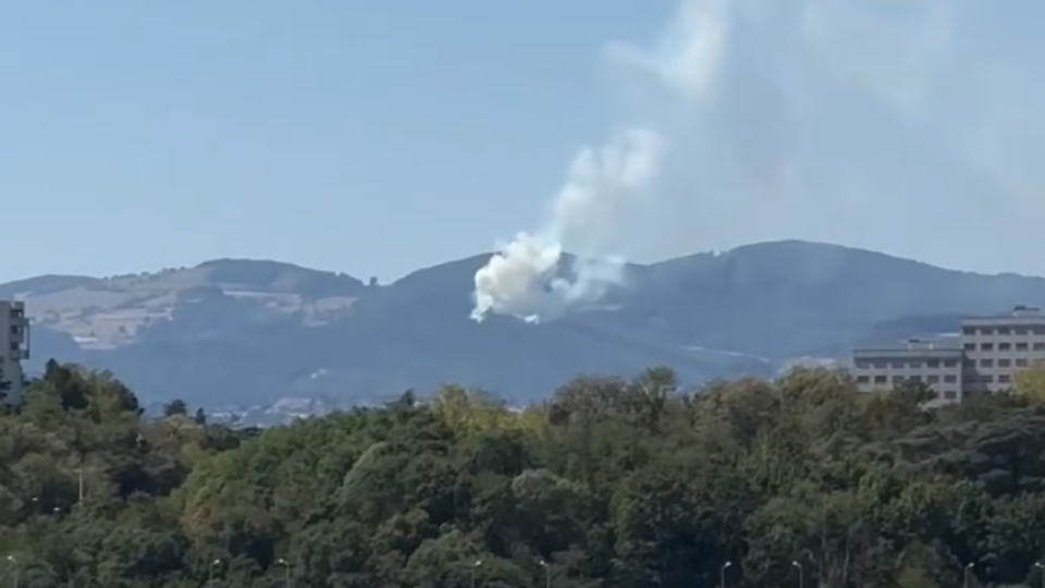Pr&egrave;s de Lyon : deux hectares de for&ecirc;t br&ucirc;l&eacute;s, deux h&eacute;licopt&egrave;res bombardiers d&rsquo;eau engag&eacute;s &agrave; Vaugneray