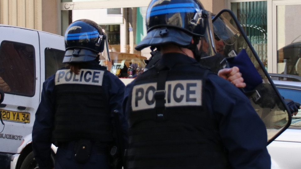 Par peur de "faire une b&ecirc;tise", un Villeurbannais appelle la police pour confier ses armes &agrave; feu