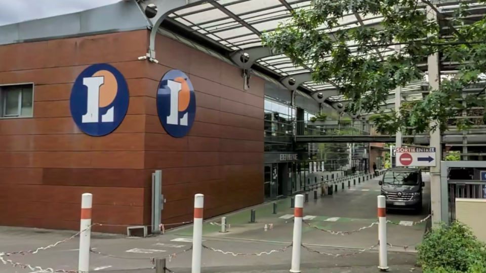 Lyon : arme de poing, individus masqu&eacute;s&hellip; un Leclerc braqu&eacute; devant des familles