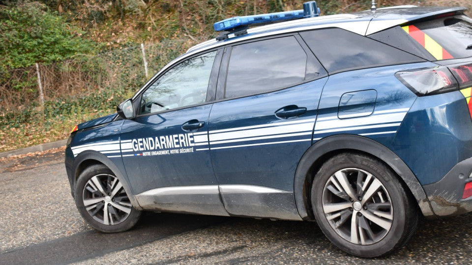 Ternay : une adolescente de 14 ans frapp&eacute;e et pi&eacute;tin&eacute;e par trois mineurs pour son t&eacute;l&eacute;phone