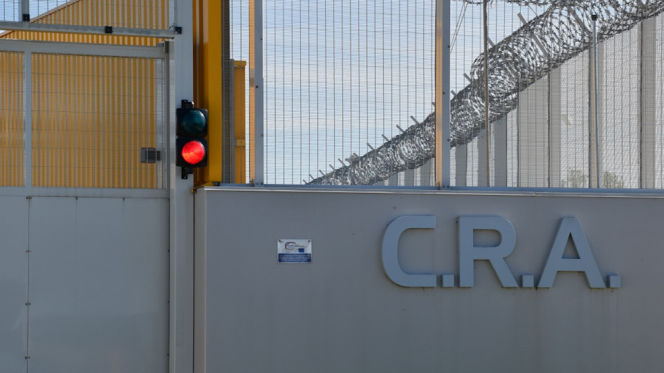 Incendie au CRA 2 de Lyon : un policier l&eacute;g&egrave;rement intoxiqu&eacute;, Alliance d&eacute;nonce des conditions de plus en plus dangereuses
