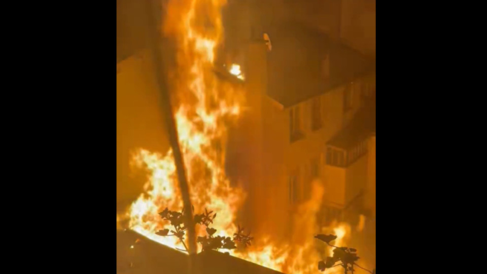 Lyon : violent incendie dans le 3e arrondissement, pr&egrave;s de 90 pompiers mobilis&eacute;s