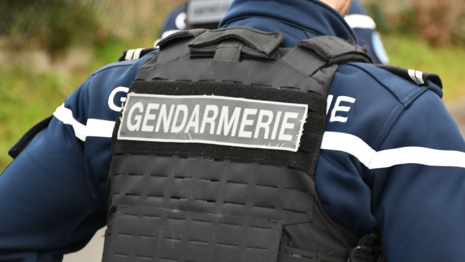 Pr&egrave;s de Lyon : un enfant re&ccedil;oit plusieurs coups de couteau, une proche plac&eacute;e en garde &agrave; vue