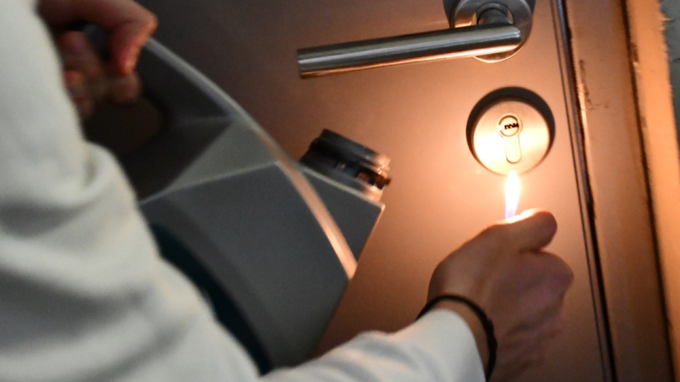 Grosse frayeur &agrave; Lyon :&nbsp;la porte d&rsquo;un appartement incendi&eacute;e en pleine nuit,&nbsp;une enqu&ecirc;te ouverte