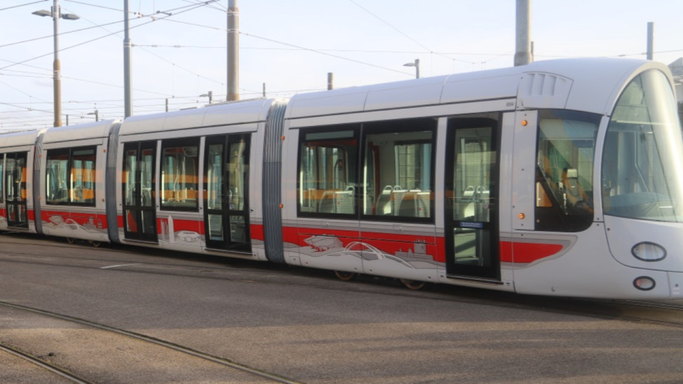 Pr&egrave;s de Lyon : une rame du tramway T3 d&eacute;raille apr&egrave;s une collision, le trafic fortement perturb&eacute;