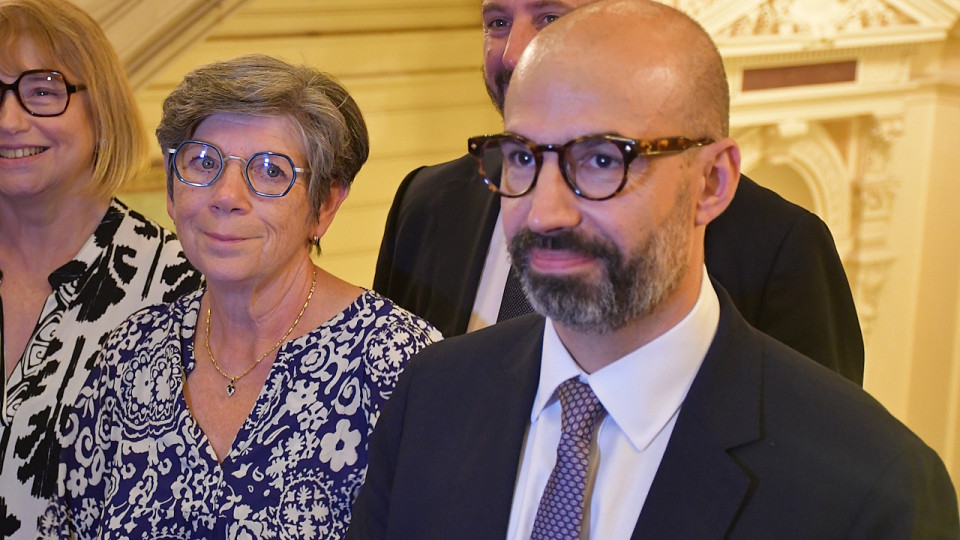 S&eacute;natoriales dans le Rh&ocirc;ne : "Je ne les abandonne pas", S&eacute;bastien Michel partag&eacute; entre victoire et d&eacute;part de la mairie d&rsquo;&Eacute;cully