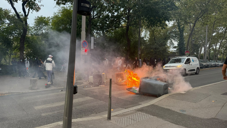 Nouvelle matin&eacute;e de violences &agrave; Lyon : mortiers, poubelles en feu et lacrymog&egrave;nes devant ce lyc&eacute;e