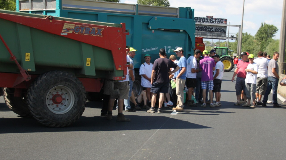 Rh&ocirc;ne : une centaine de tracteurs attendus pr&egrave;s de Lyon, les agriculteurs pr&eacute;parent un blocage lundi