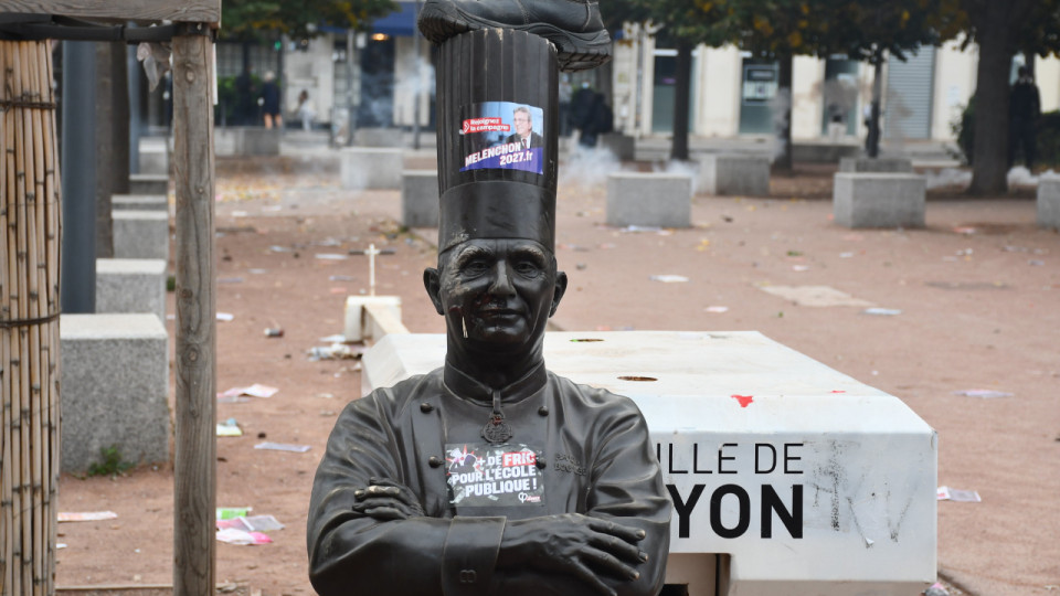 Lyon : apr&egrave;s le saccage de la statue de Paul Bocuse, son fils r&eacute;clame de "vraies sanctions"