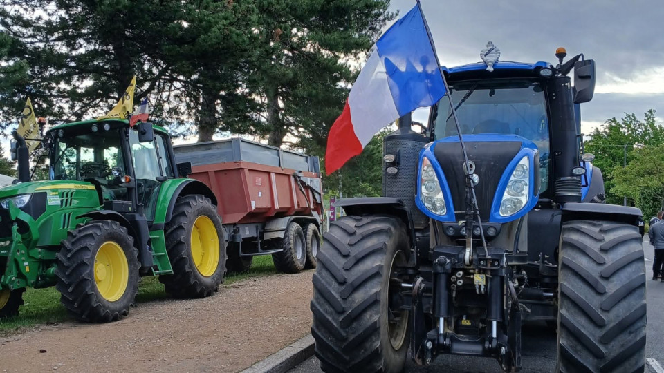 Pr&egrave;s de Lyon : 40 tracteurs &agrave; Givors, un blocage annonc&eacute; toute la journ&eacute;e sur l'A47