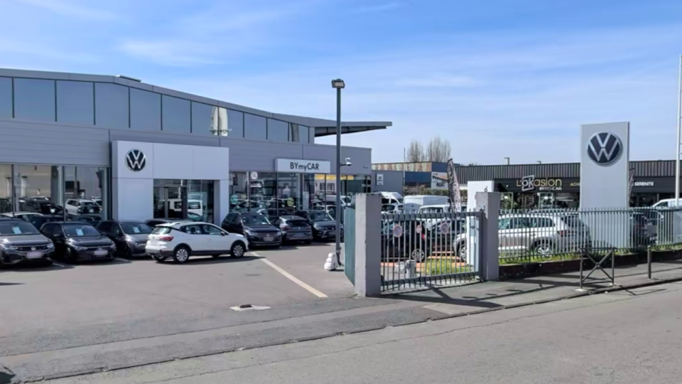 Pr&egrave;s de Lyon : une concession automobile d&eacute;valis&eacute;e en pleine nuit, le butin est consid&eacute;rable