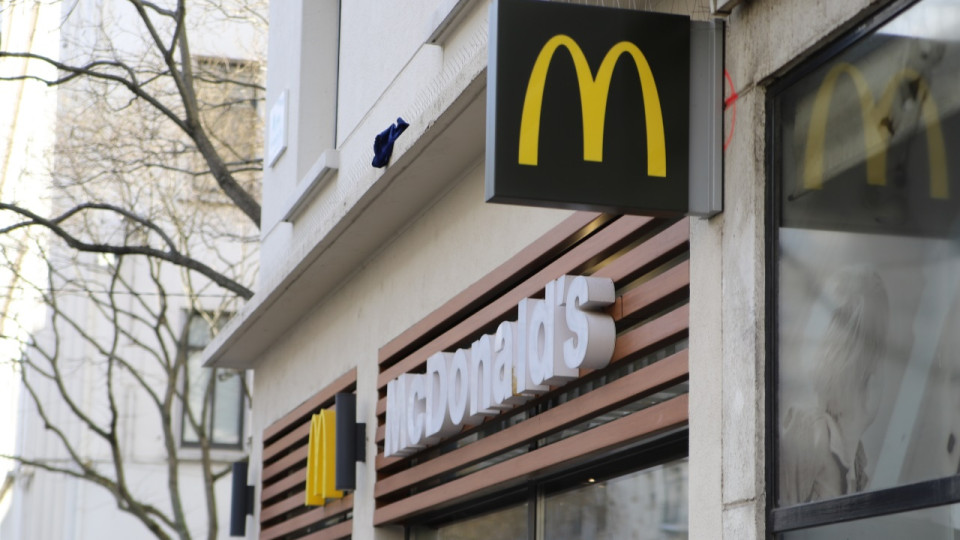 Pr&egrave;s de Lyon : 1600 signatures contre l'arriv&eacute;e d'un McDonald's, le maire d&eacute;fend le projet