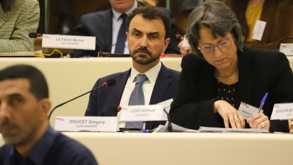 Lyon : 10 millions d'euros pour les commerces pill&eacute;s, Gr&eacute;gory Doucet s'abstient et LFI boycotte le vote