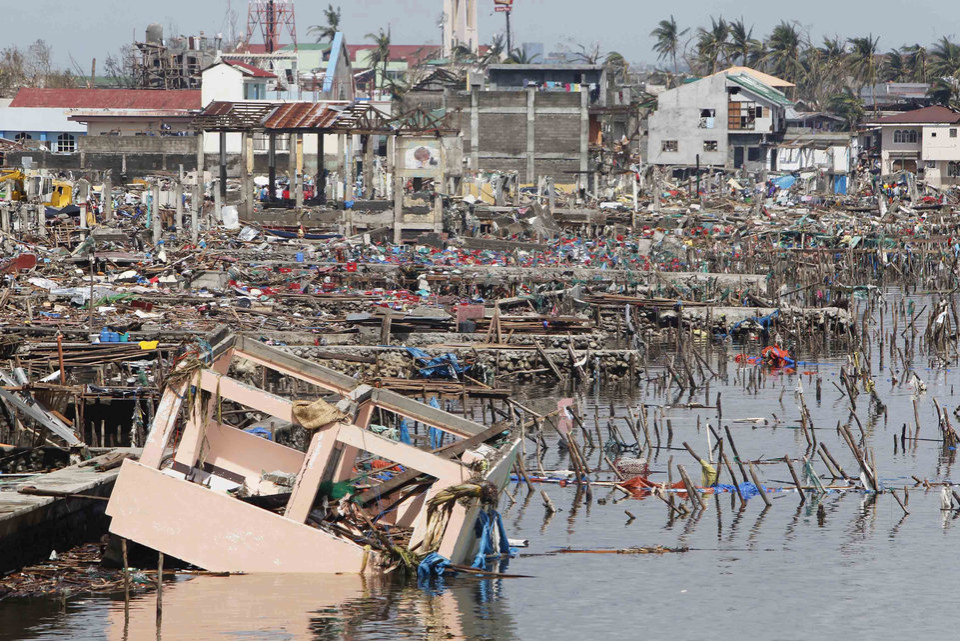 Typhon Haiyan : l'avion spécial va finalement décoller de Lyon mardi