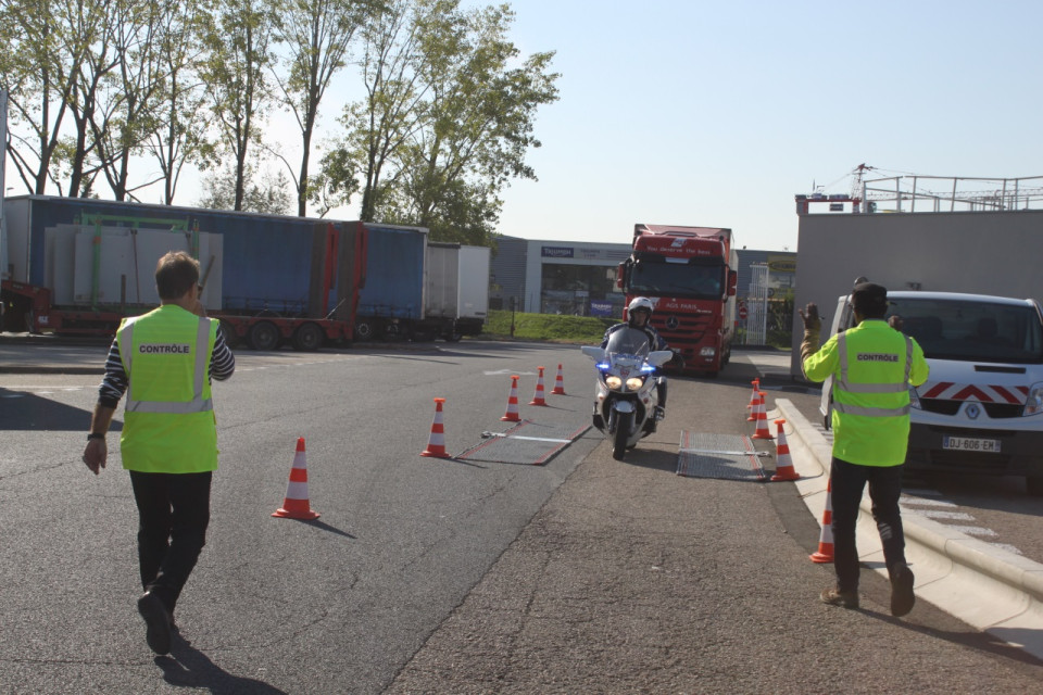 Plus de vingt camions contrôlés au tunnel de Fourvière par la Dreal