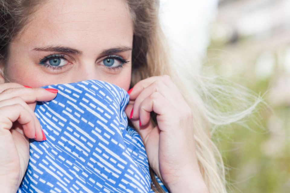 Une Lyonnaise cr&eacute;atrice d&rsquo;un foulard antipollution glamour et connect&eacute;