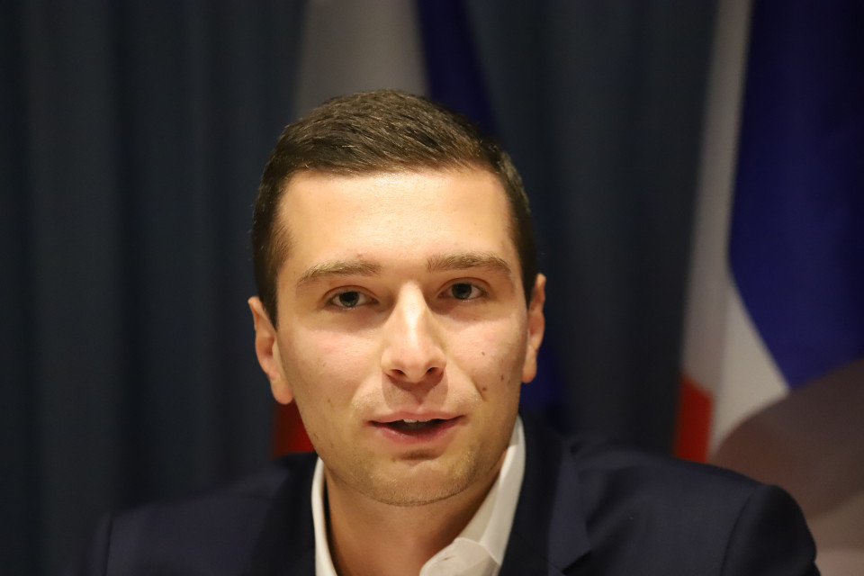 Après l'attaque de Villeurbanne, Jordan Bardella (RN) en visite sur le thème de la politique d'asile