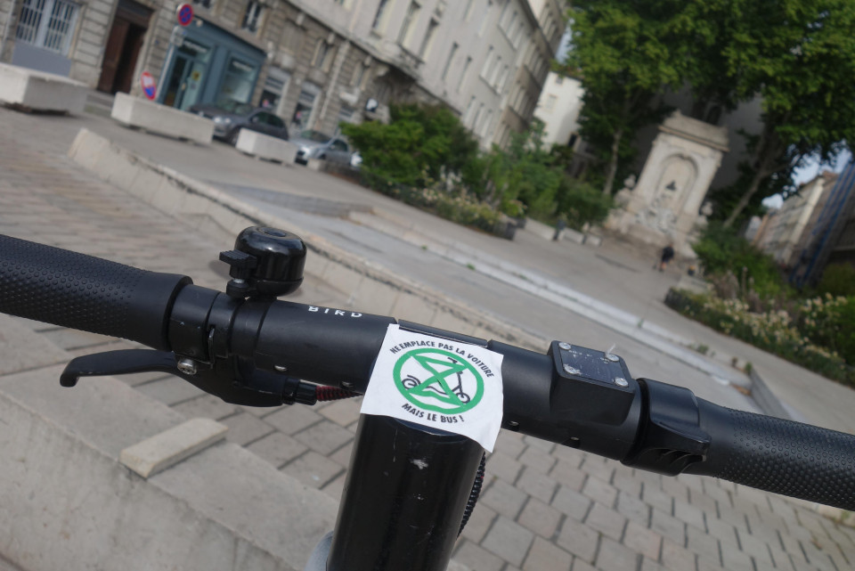 Lyon : 360 trottinettes électriques neutralisées lors d’une opération d’Extinction Rébellion