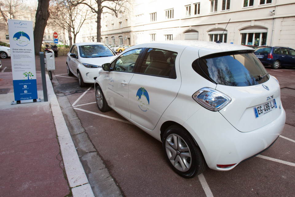 Le Département du Rhône a vendu 67 de ses voitures aux enchères !
