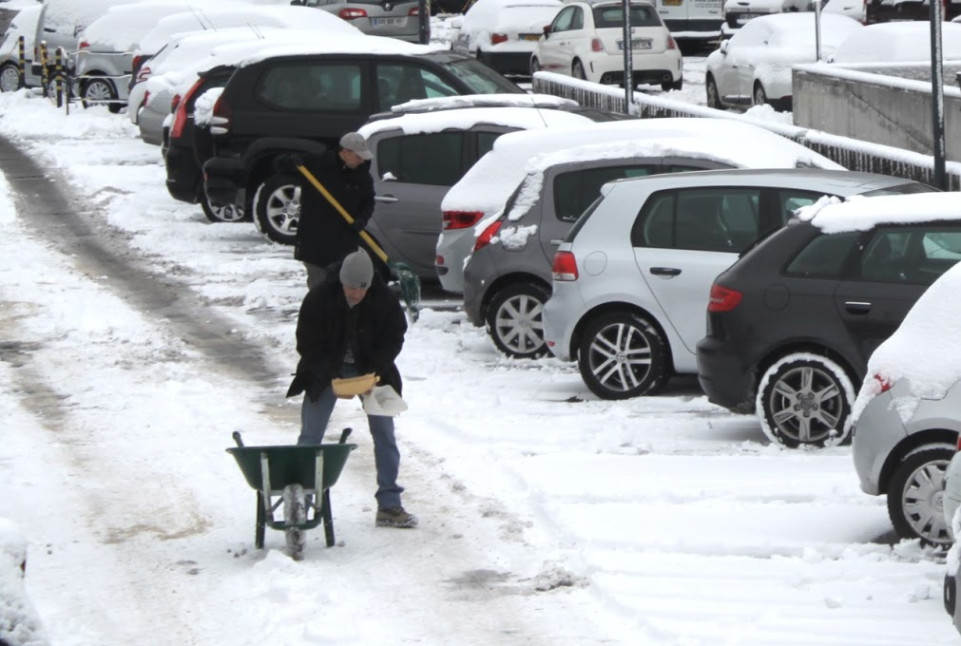 Rhône-Alpes : la pagaille sur les routes, quatre départements toujours en vigilance neige dimanche