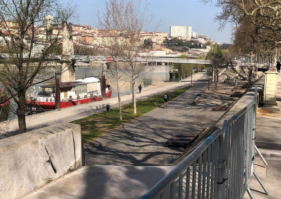 Berges du Rhône fermées à Lyon : ils franchissent les barrières pour aller courir