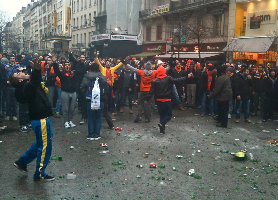 OL - Nicosie : La fi&egrave;vre chypriote a envahi Lyon et Bellecour!