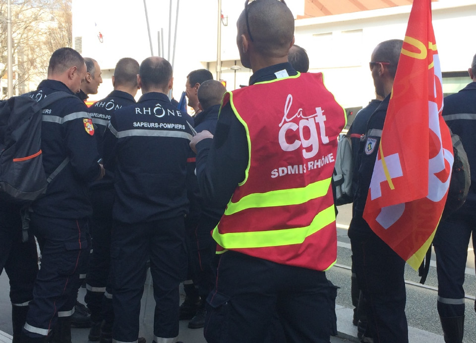 Rhône : 50 sapeurs-pompiers à Paris pour manifester contre la baisse des effectifs