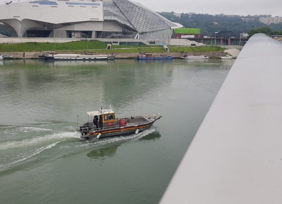 Lyon : deux hommes activement recherchés après avoir sauté dans le Rhône
