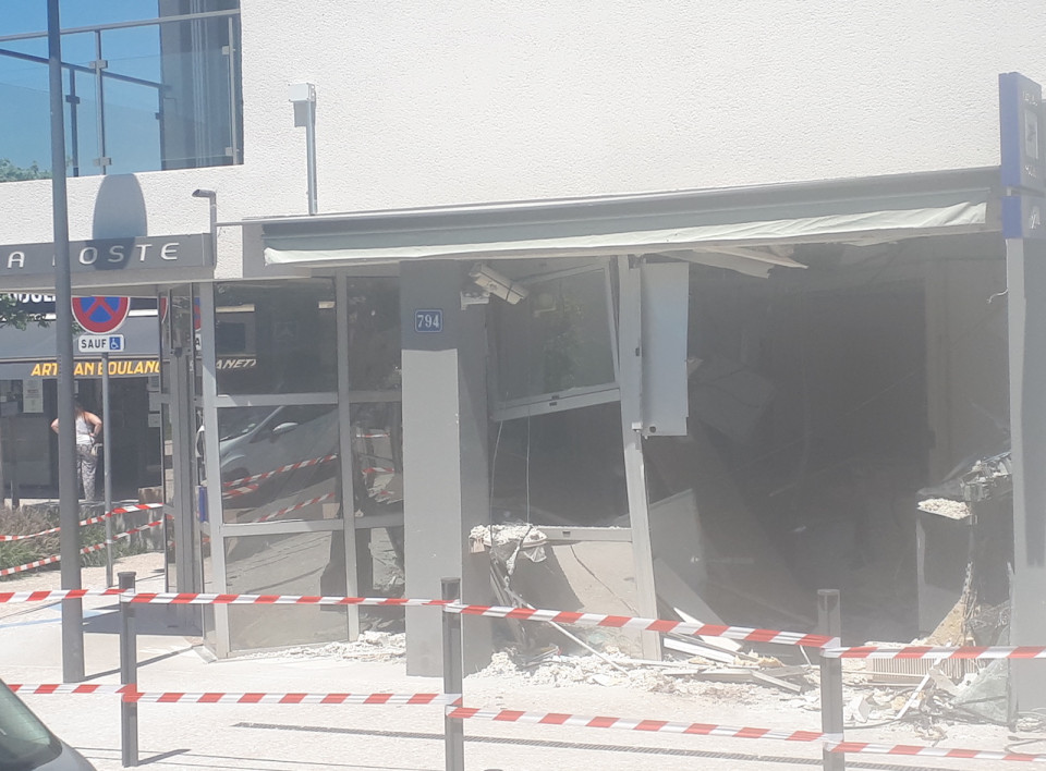 Marcy-l&rsquo;Etoile : ils font exploser le distributeur de billets en pleine nuit