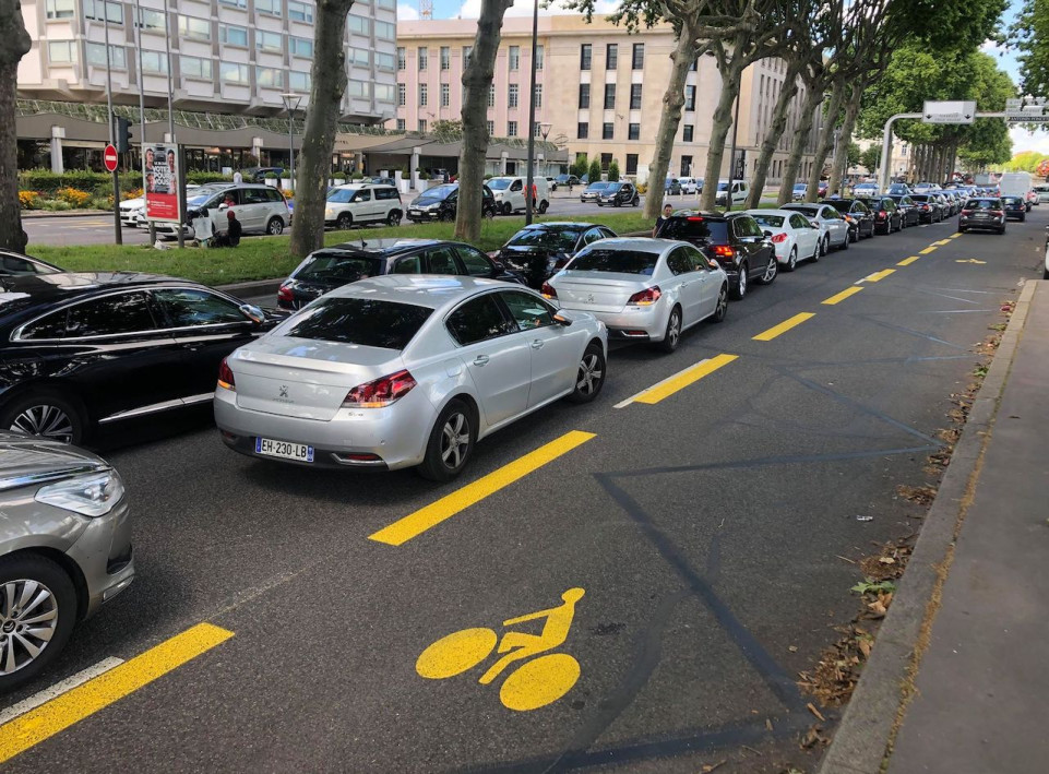 Lyon : rassemblement de VTC contre les "coronapistes", les voies cyclables de la Métropole