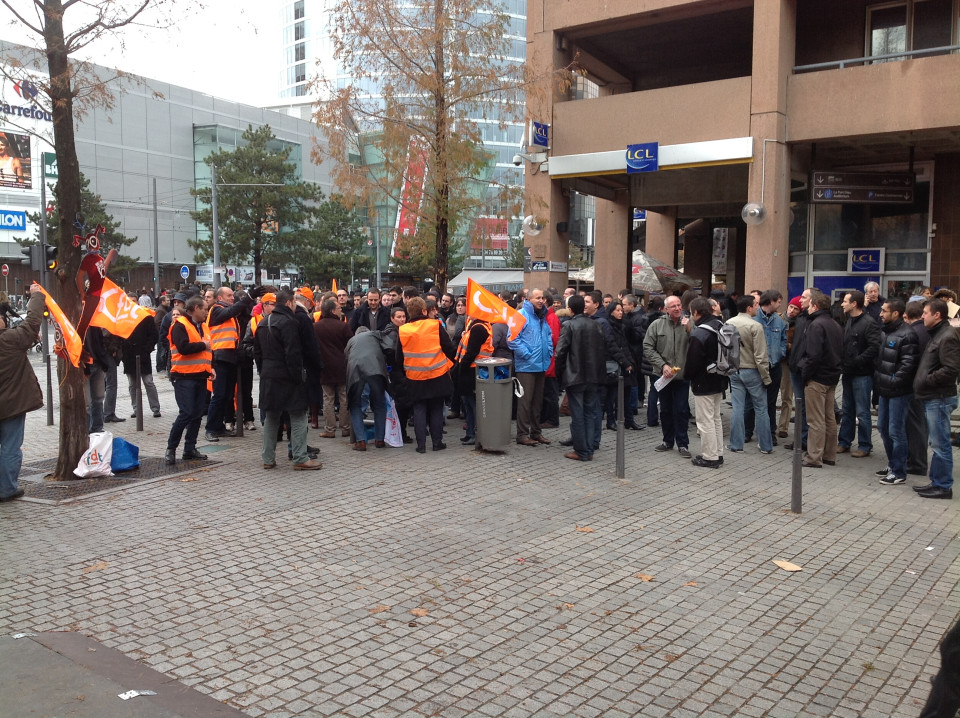 Plan de départs chez SFR : 180 manifestants à Lyon, le PDG tempère