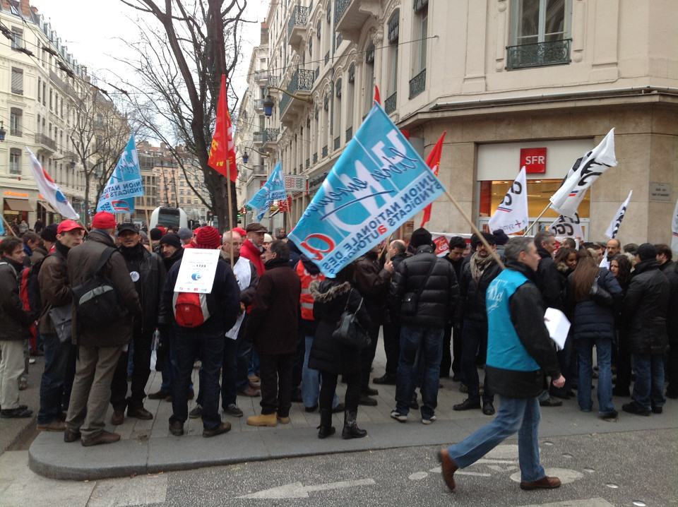 SFR : 150 personnes manifestent à Lyon contre le plan de départ