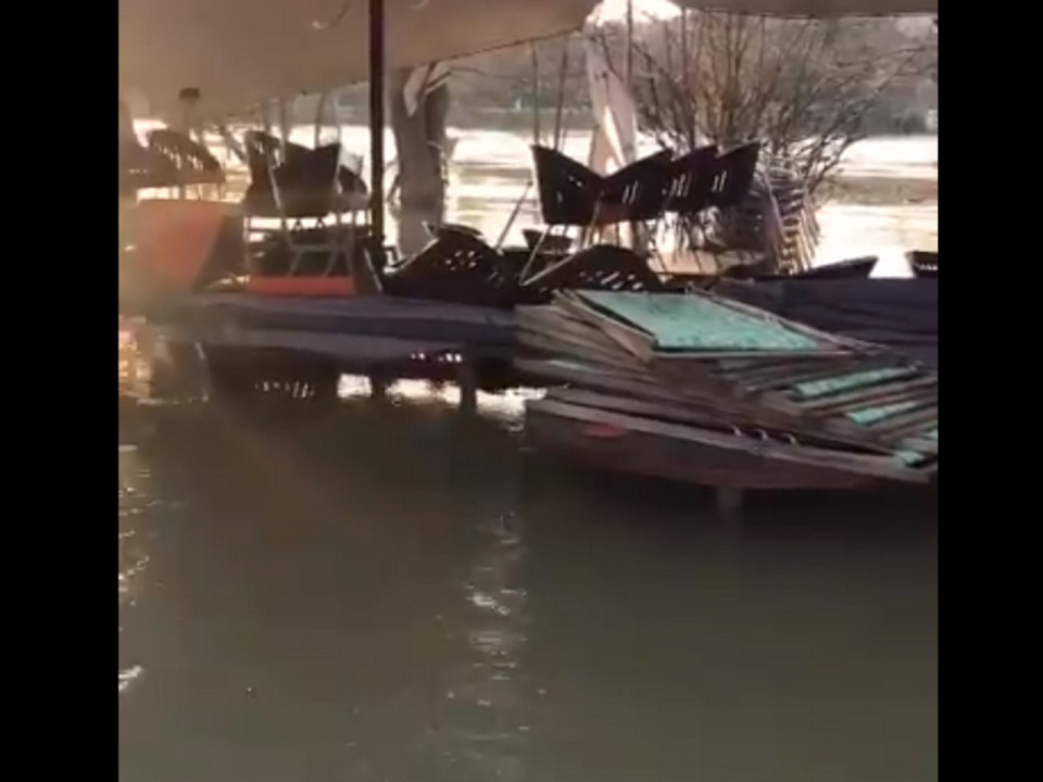 Le restaurant le Crusoë victime de la crue de la Saône à Collonges