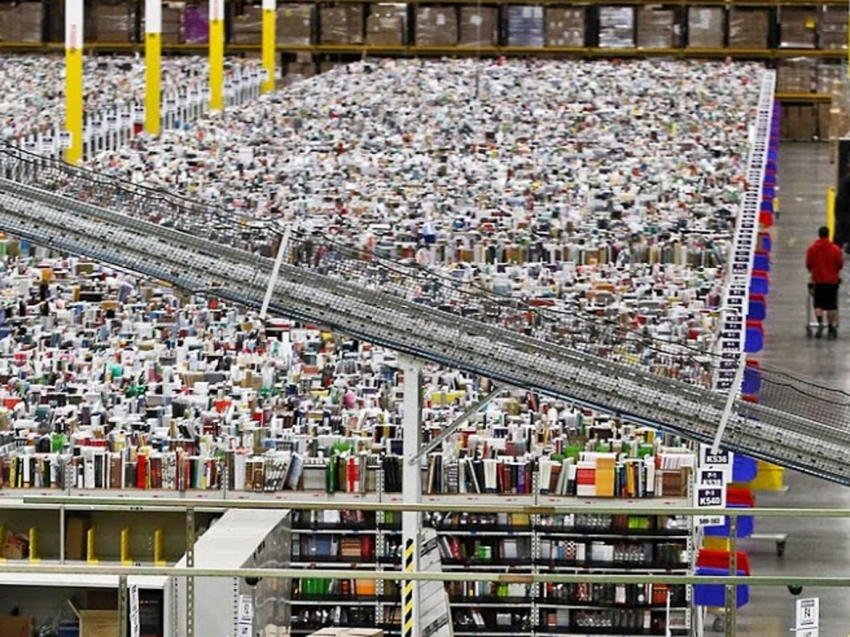 La justice autorise finalement la construction du méga-entrepôt d'Amazon près de Lyon