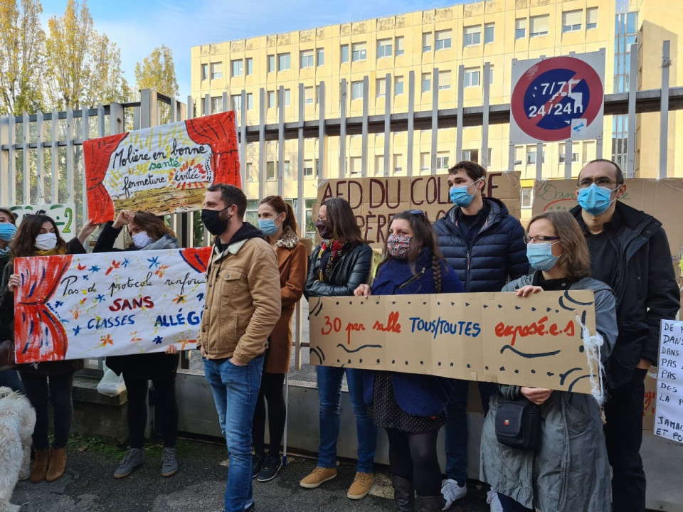 Lyon : une centaine de profs en colère manifestent pour un meilleur protocole sanitaire à l'école