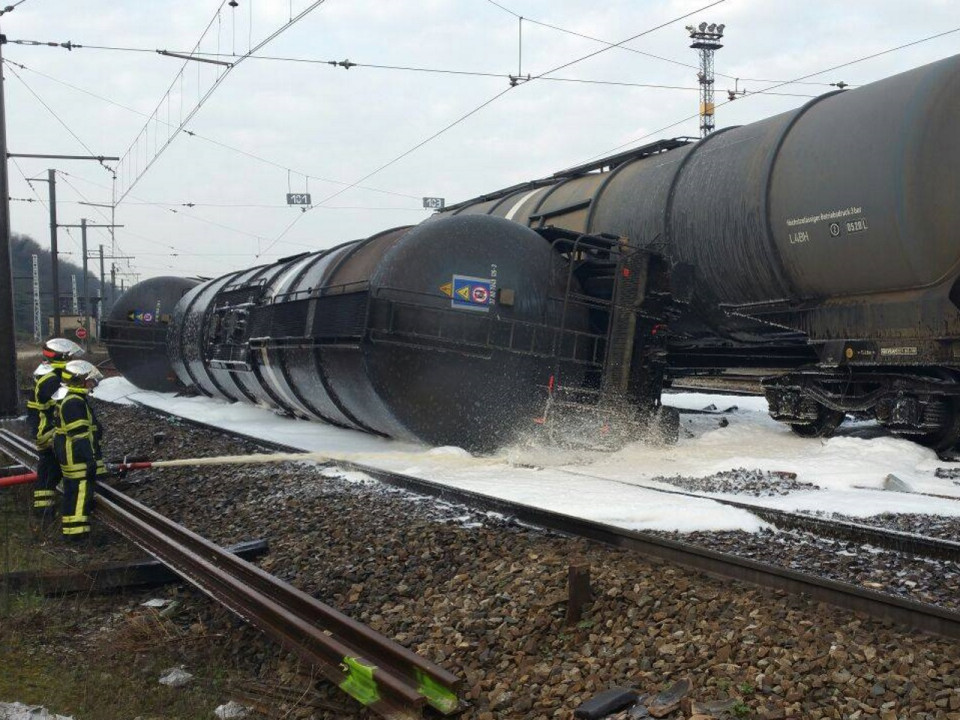 Rail défectueux ? Des enquêtes ouvertes après le déraillement d'un train près de Lyon