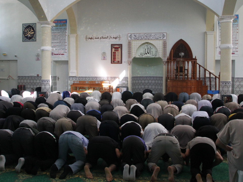 Lyon : il étrangle une femme qui fumait devant sa mosquée