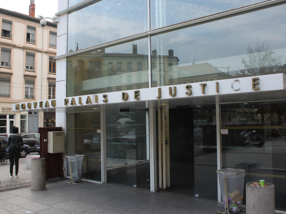 Du sursis pour avoir menacé de s'immoler au tribunal de Lyon