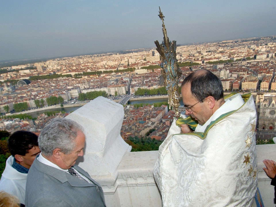 Prêtre pédophile : Barbarin change de stratégie et rencontre les familles de victimes