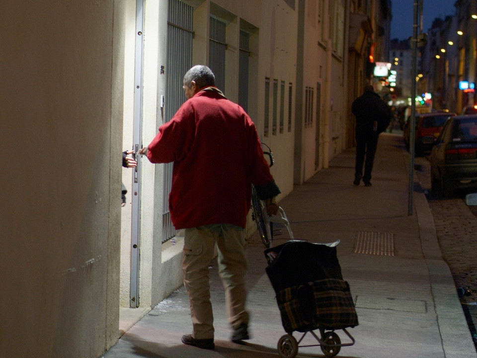 Lyon : un feu se d&eacute;clare dans le hall d&rsquo;un immeuble squatt&eacute; par deux SDF