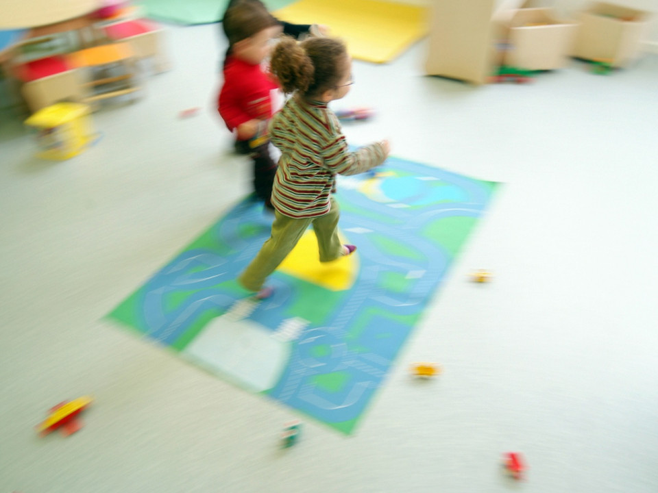 Coups de poing au visage de bébé : du sursis pour la salariée violente d’une crèche