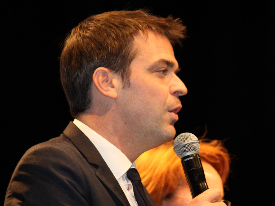 Absent et sanctionné financièrement, Olivier Véran va-t-il lâcher la Région Auvergne-Rhône-Alpes ?