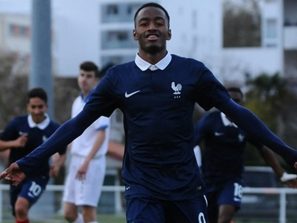 L'OL verrouille un joueur prometteur avec son premier contrat pro