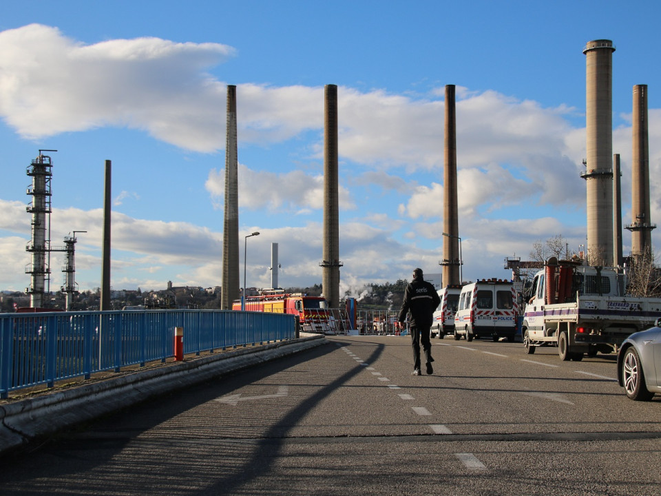 La raffinerie de Feyzin à l'arrêt, une dizaine de stations-services fermées à Lyon