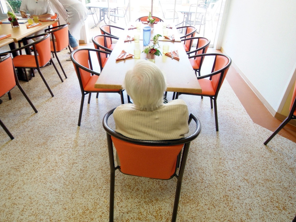 Rhône : polémique après une Fête des Mères passée derrière un grillage dans un Ehpad