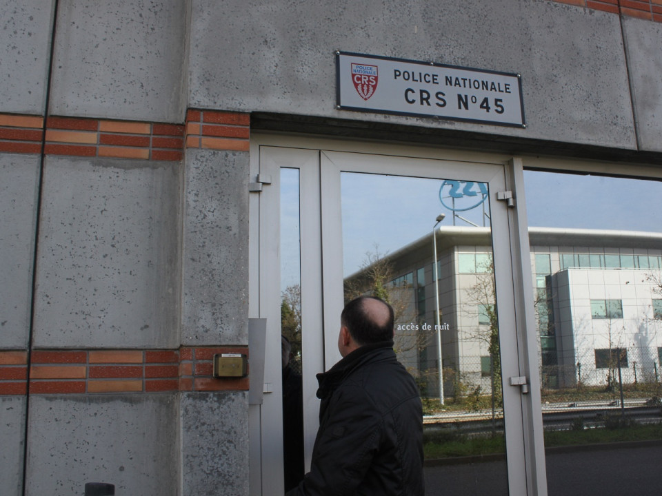 Rhône : les futurs policiers mangent froid dans des locaux inadaptés